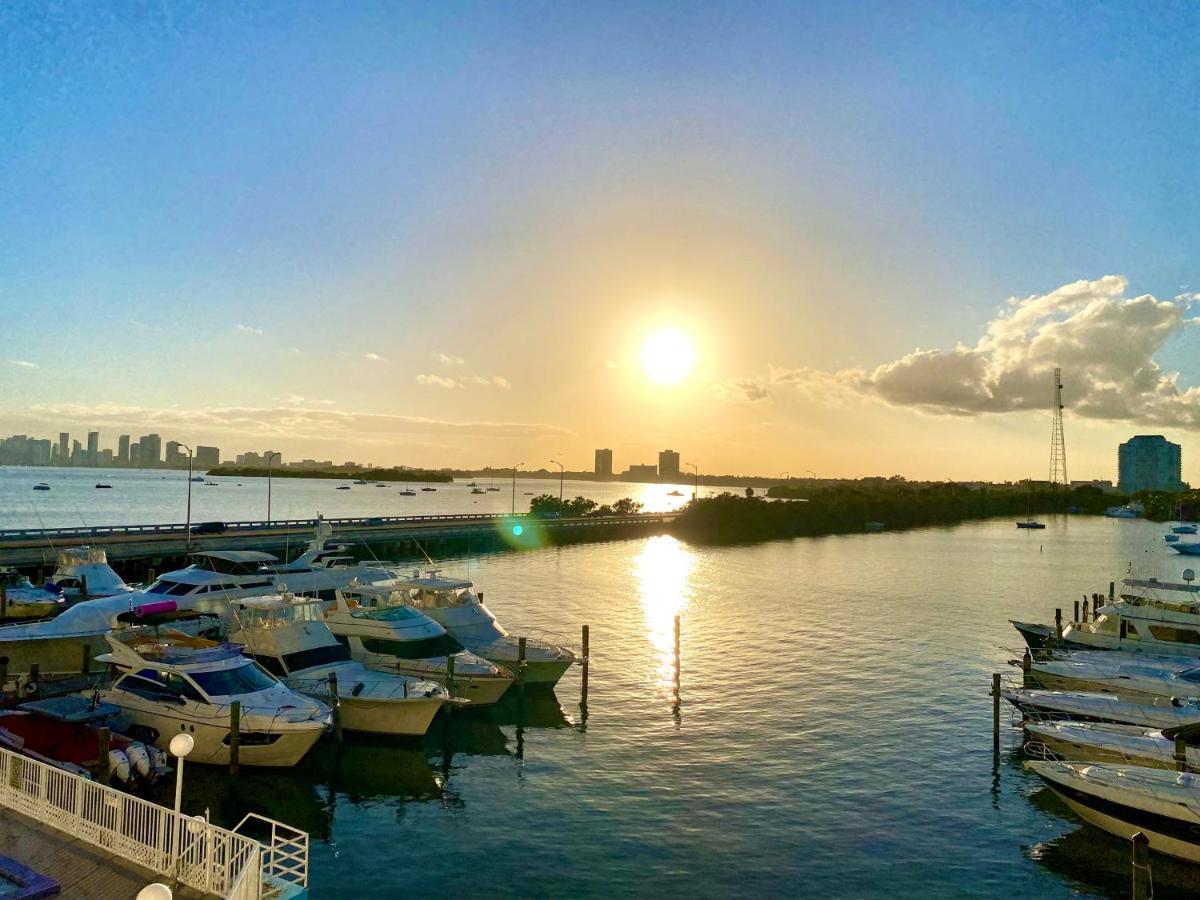 Modern Waterfront Apartment With Miami Skyline View, Free Parking 5 Mins Drive To Miami Beach Exterior foto