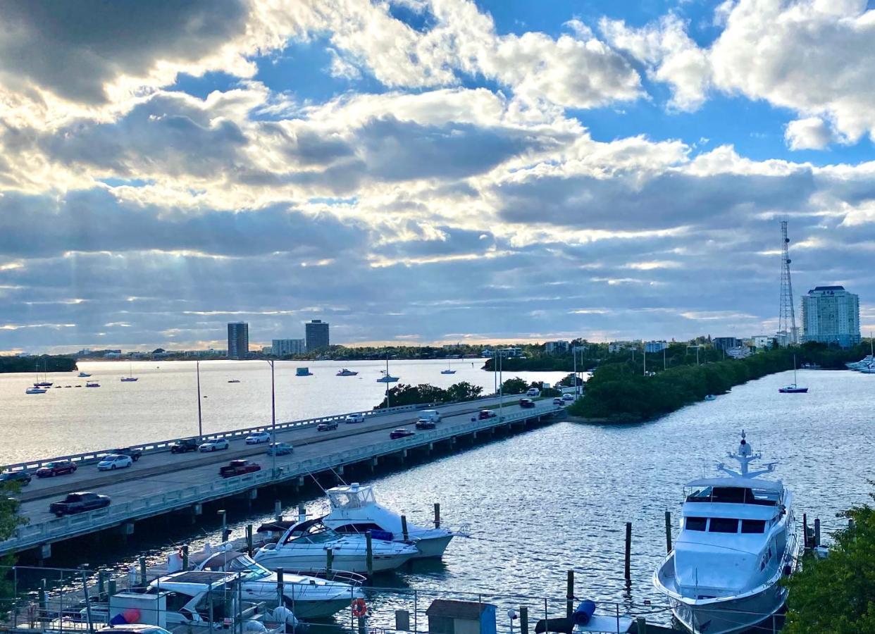 Modern Waterfront Apartment With Miami Skyline View, Free Parking 5 Mins Drive To Miami Beach Exterior foto