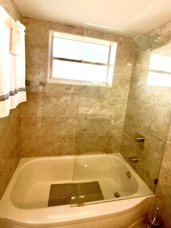 Modern Waterfront Apartment With Miami Skyline View, Free Parking 5 Mins Drive To Miami Beach Exterior foto